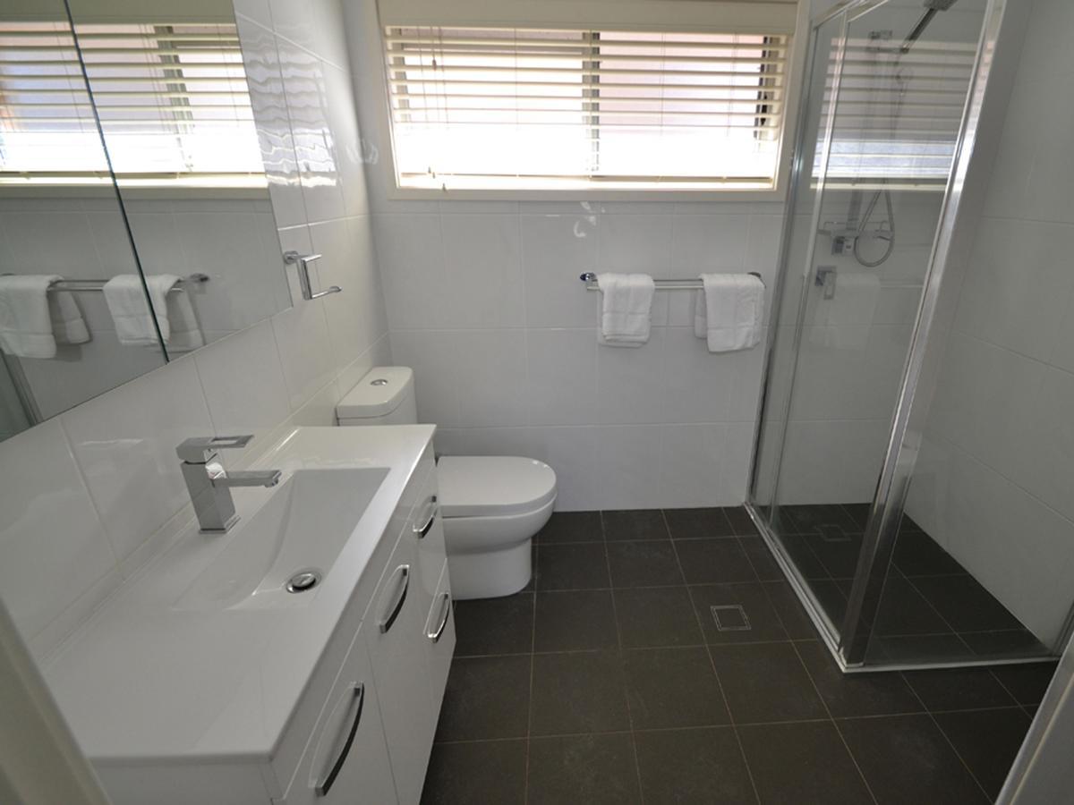 The Oaks Hotel Motel Albion Park Стая снимка