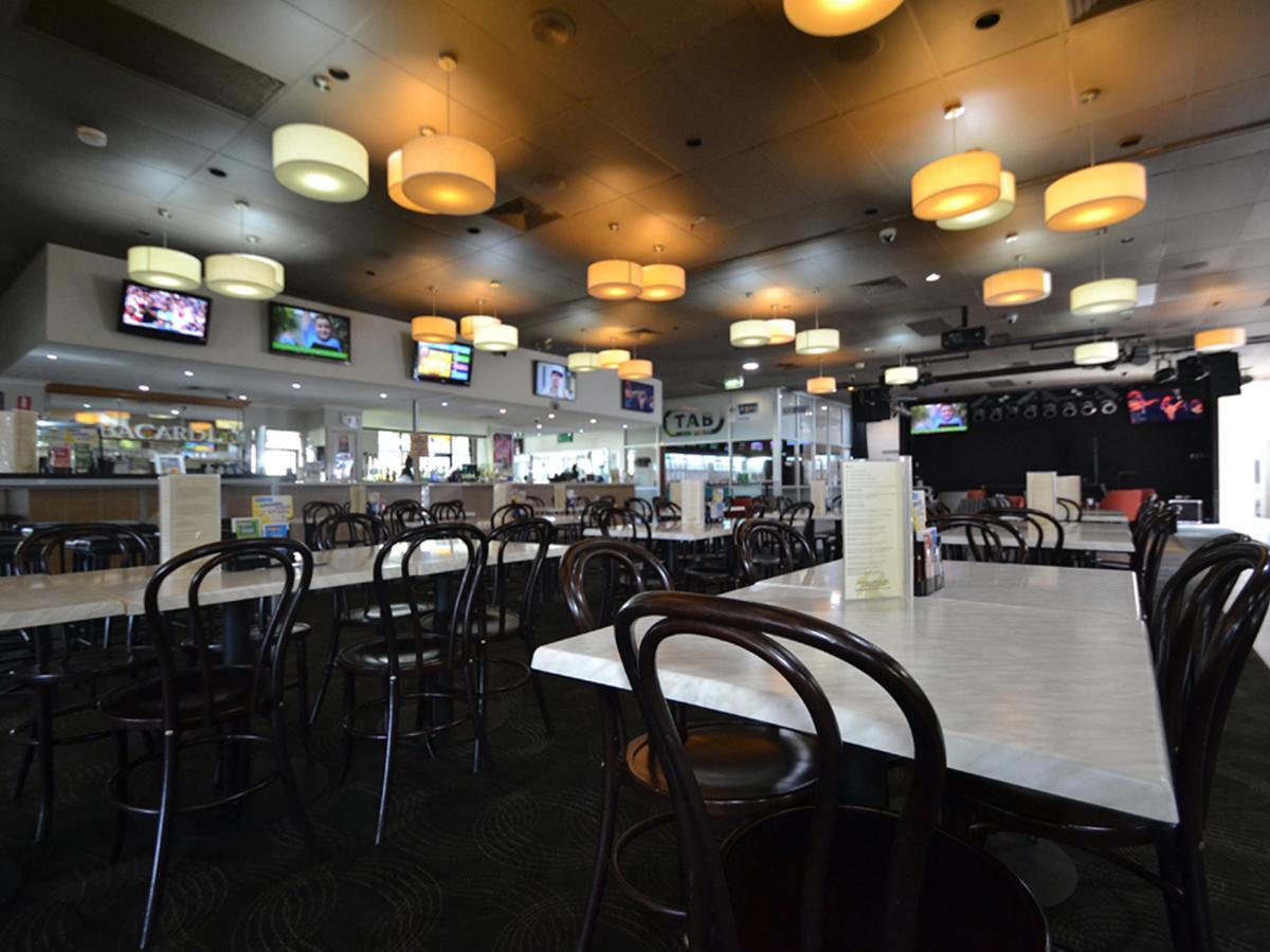 The Oaks Hotel Motel Albion Park Екстериор снимка