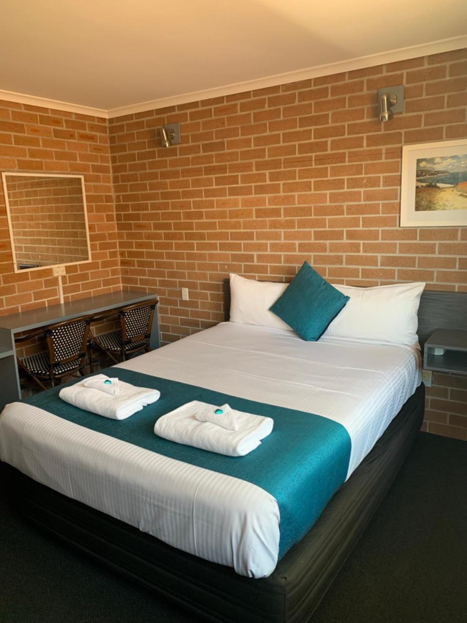 The Oaks Hotel Motel Albion Park Екстериор снимка