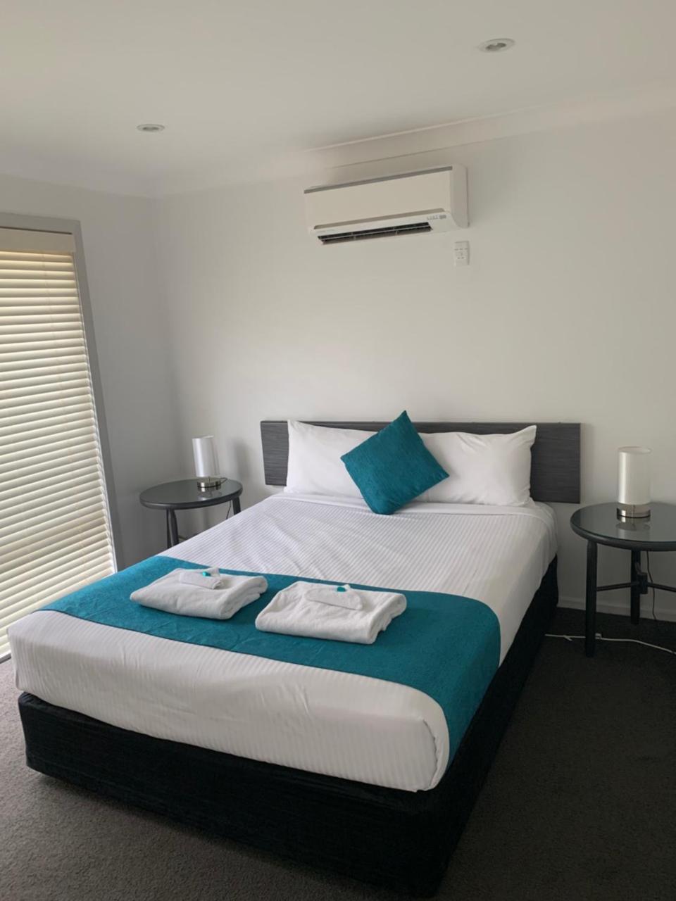 The Oaks Hotel Motel Albion Park Екстериор снимка