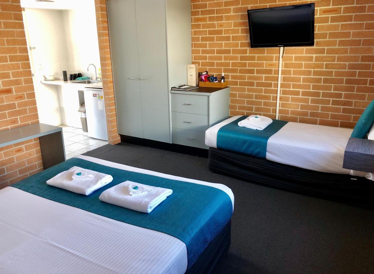 The Oaks Hotel Motel Albion Park Екстериор снимка