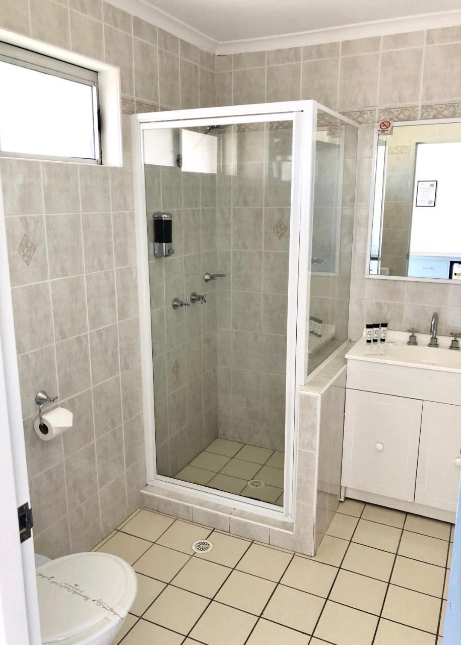 The Oaks Hotel Motel Albion Park Екстериор снимка
