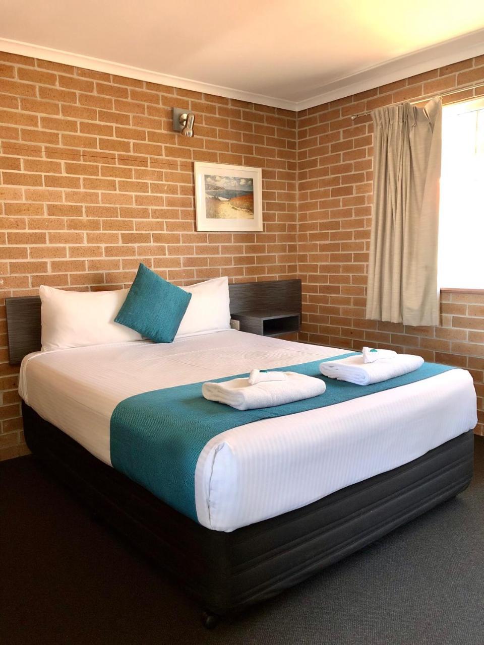 The Oaks Hotel Motel Albion Park Екстериор снимка