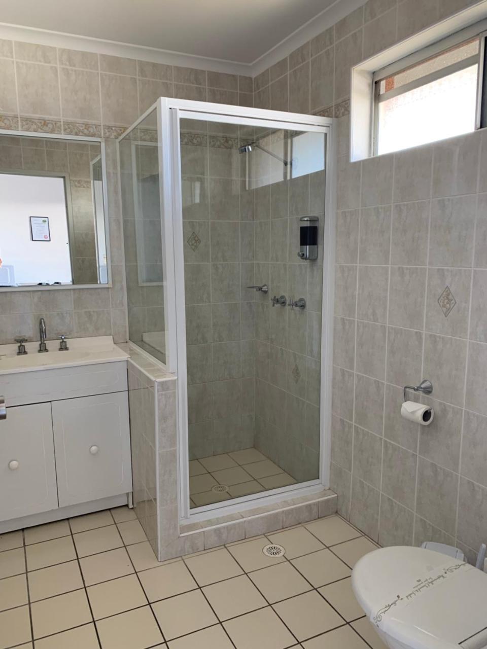 The Oaks Hotel Motel Albion Park Екстериор снимка
