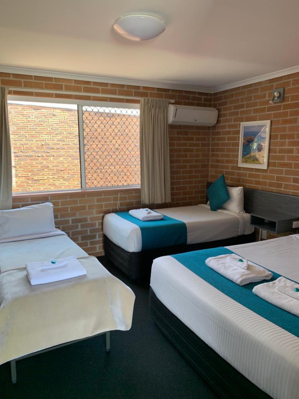 The Oaks Hotel Motel Albion Park Екстериор снимка